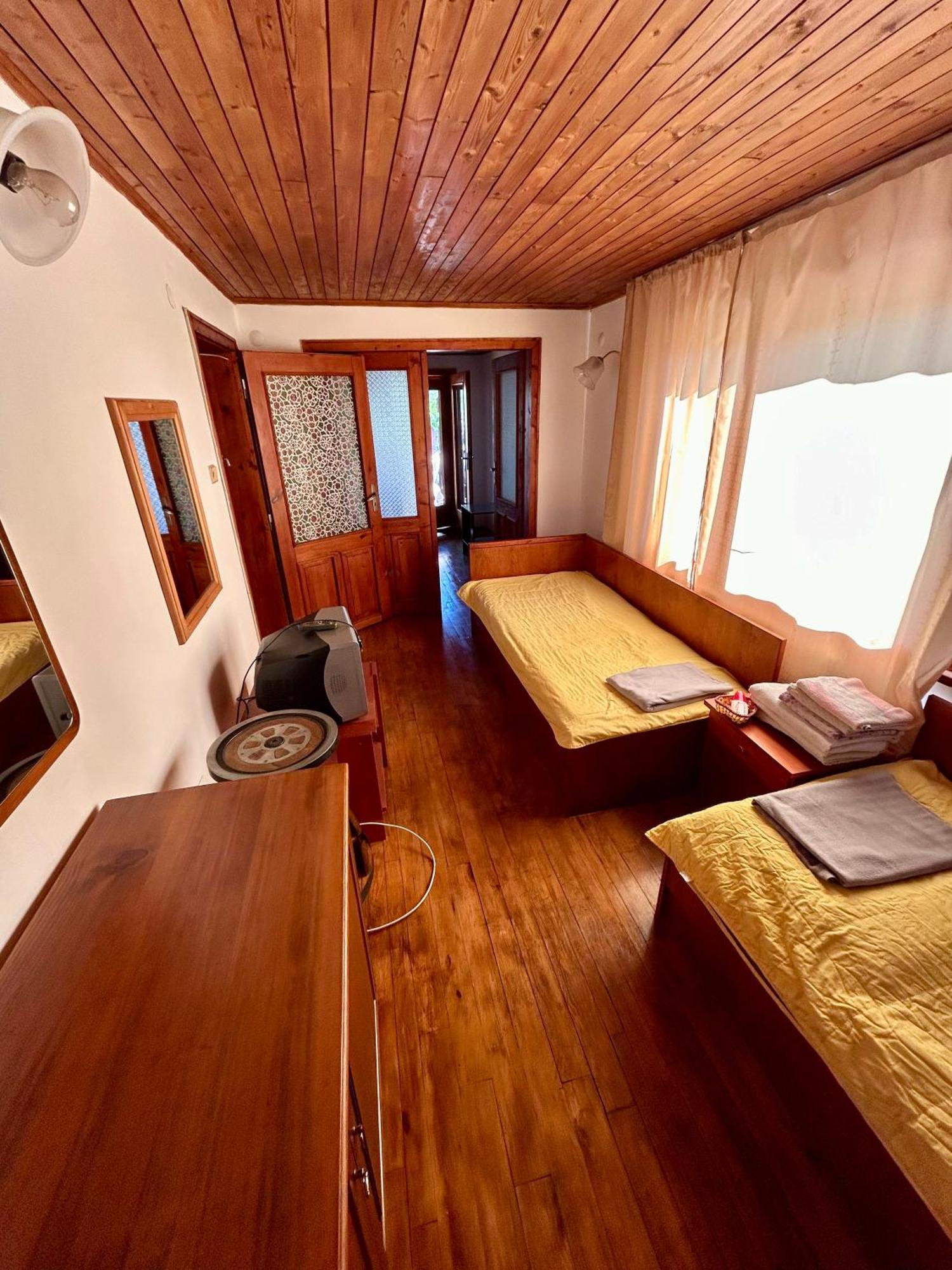 Luylyana Guesthouse Ribarica Bagian luar foto