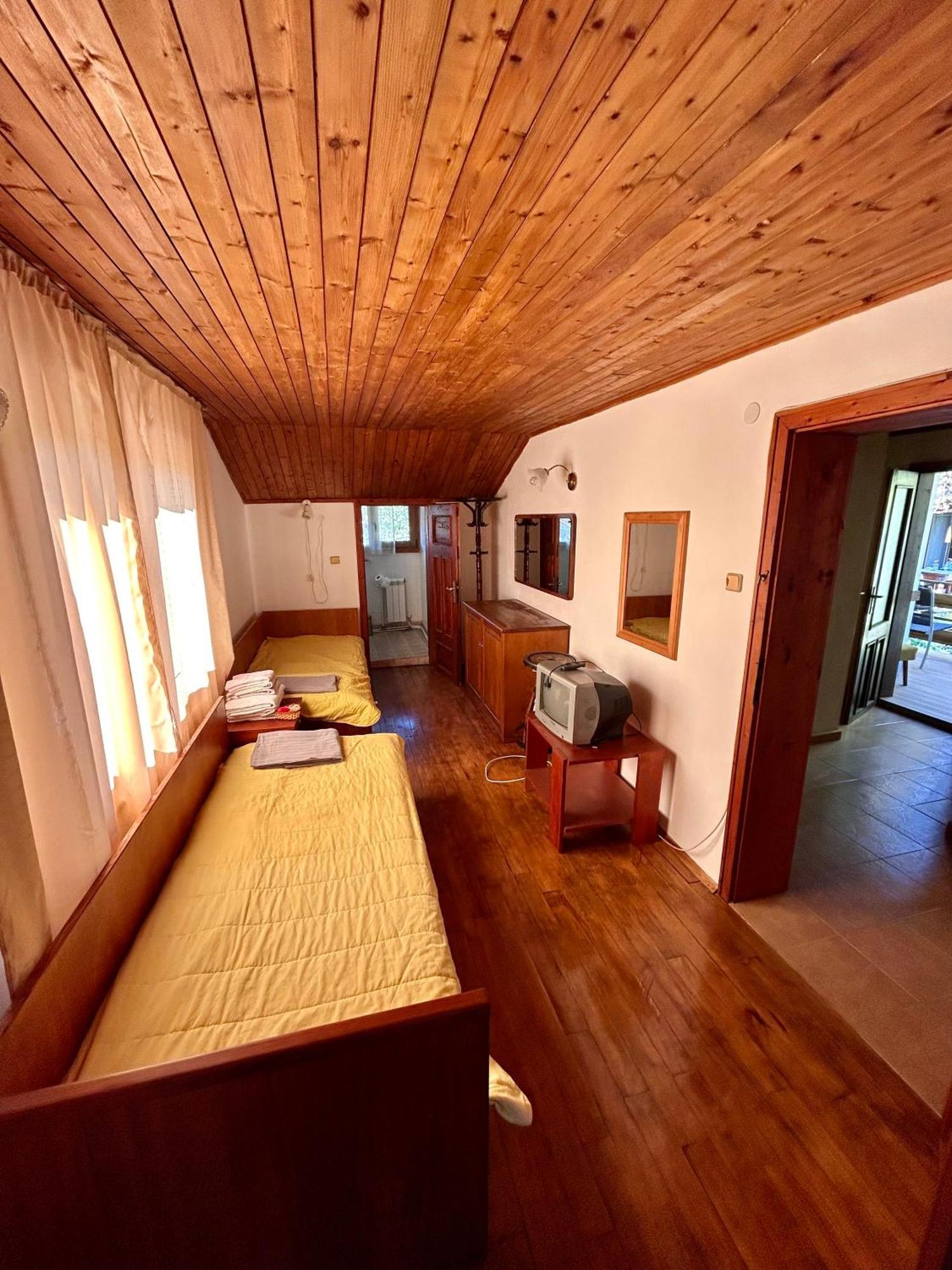 Luylyana Guesthouse Ribarica Bagian luar foto